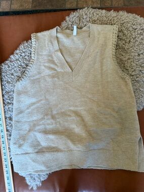 Wishlist V-Neck Sweater Vest in Light Beige